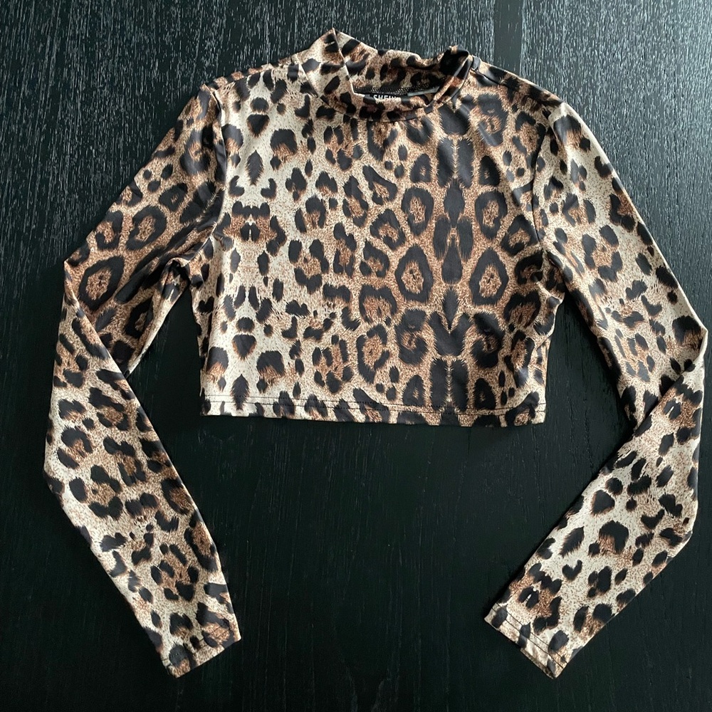 SHEIN Leopard Crop Top